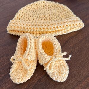 Charming Crochet Baby Hat and Booties Set in Cream